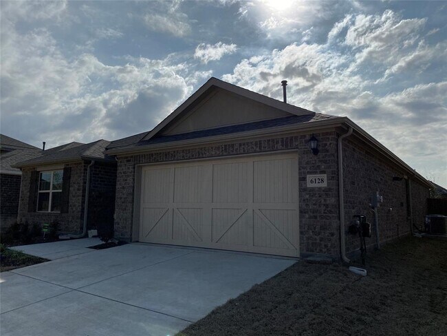 Building Photo - 6128 Halton Dr