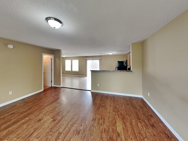 Foto del edificio - 10075 Chariden Dr