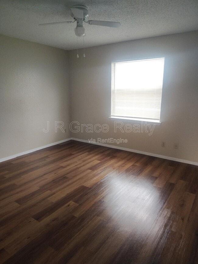 Building Photo - 5947 Shadydell Dr