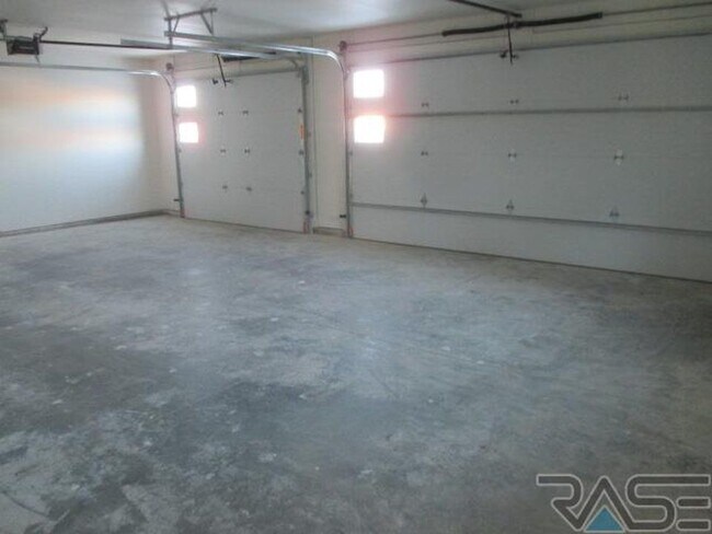 Foto del edificio - 310-310 Emmett Trail