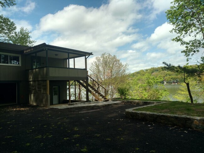 Foto del edificio - 32 Reynolds Rd