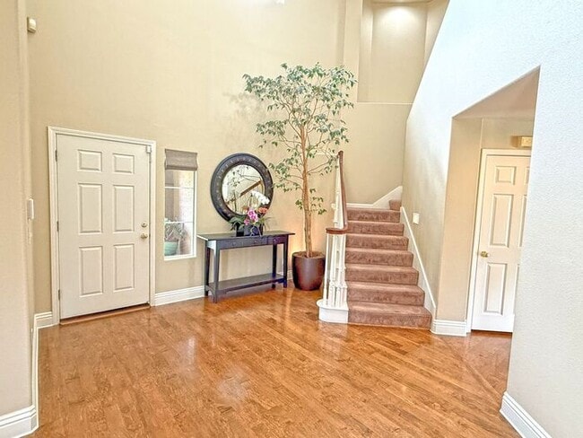 Building Photo - 5881 Capilano Dr