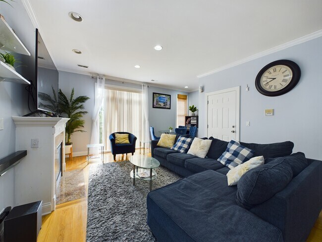 Foto del edificio - 7250 N Oakley Ave