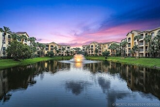 Building Photo - 700 Uno Lago Dr
