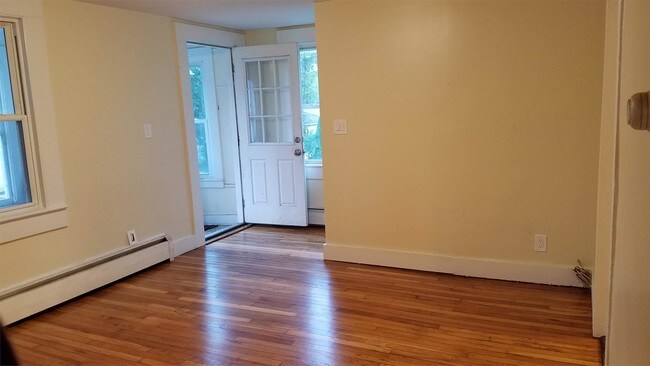 Building Photo - 10 Omo St