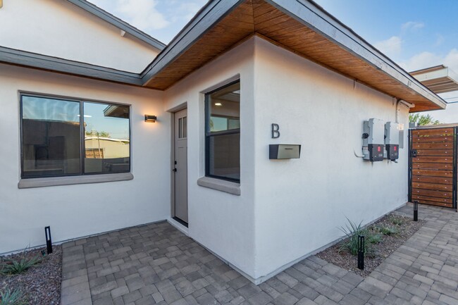Foto del edificio - 4034-4036 E. Moreland St.