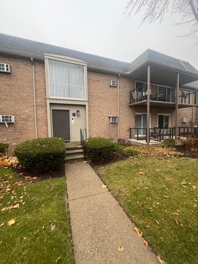 Foto del edificio - 1709 E 14 Mile Rd