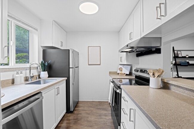 Modern Kitchen at 2000 Lake Washington Apartments in Renton, WA 98056 - 2000 Lake Washington Apartments