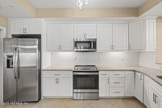 Foto del edificio - 3958 Baymeadows Rd