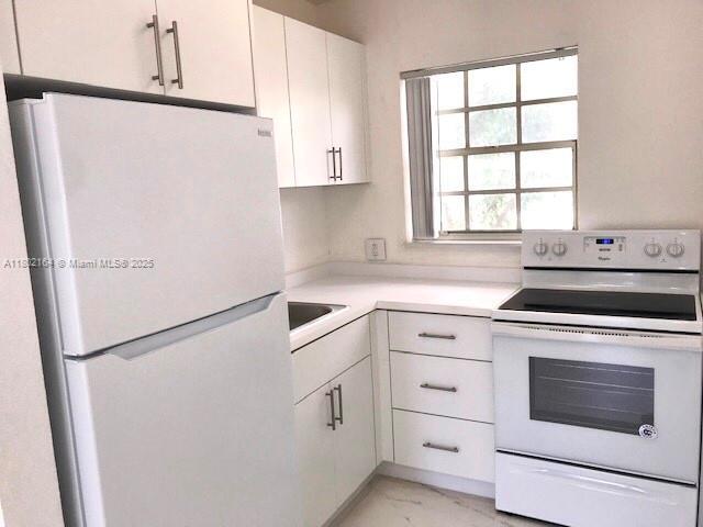 Building Photo - 635 8th St