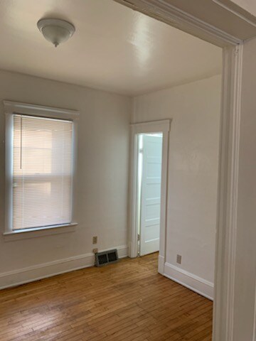 Foto del edificio - 4003 E 57th St