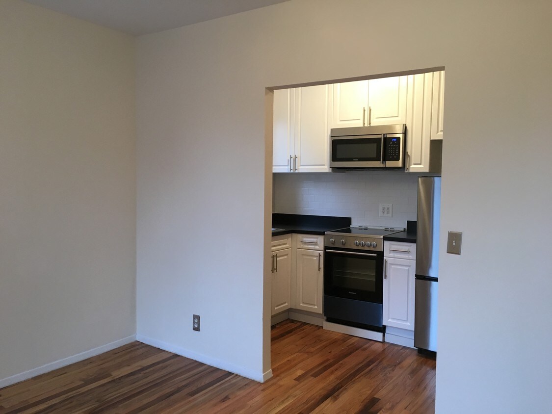 Foto principal - 417 E 74th St