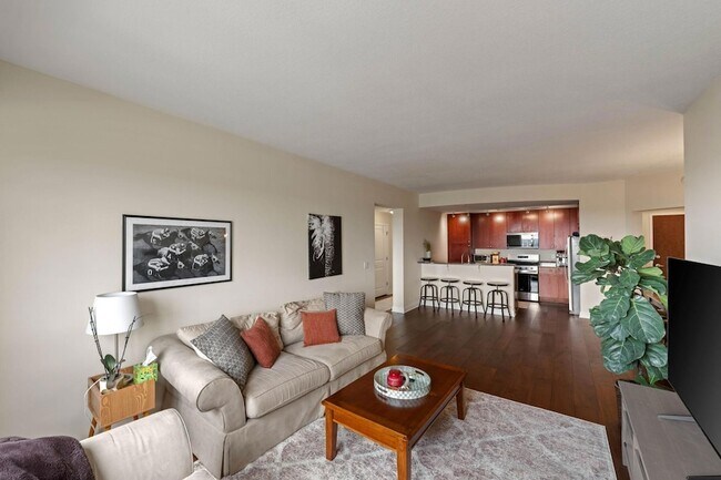 Foto del edificio - 100 3rd Ave S