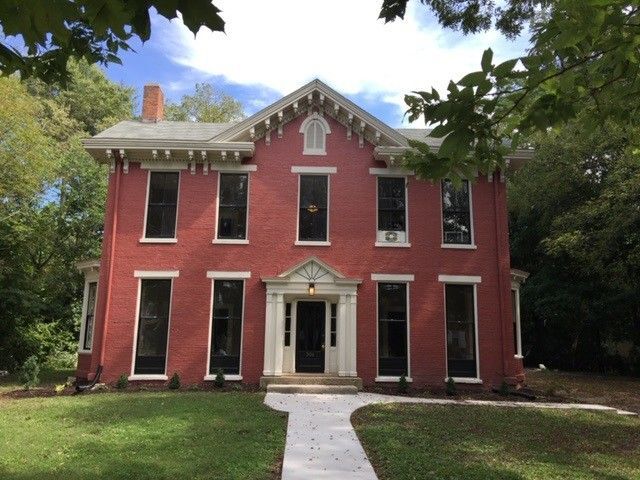 Building Photo - 304 S Summit St