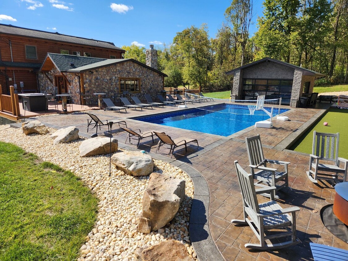 Foto del edificio - Stunning Retreat on 31 Acres with Pool Dec...