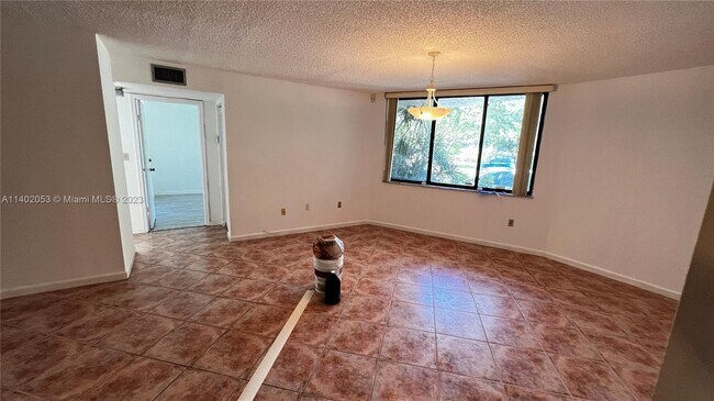 Foto del edificio - 730 Coral Way