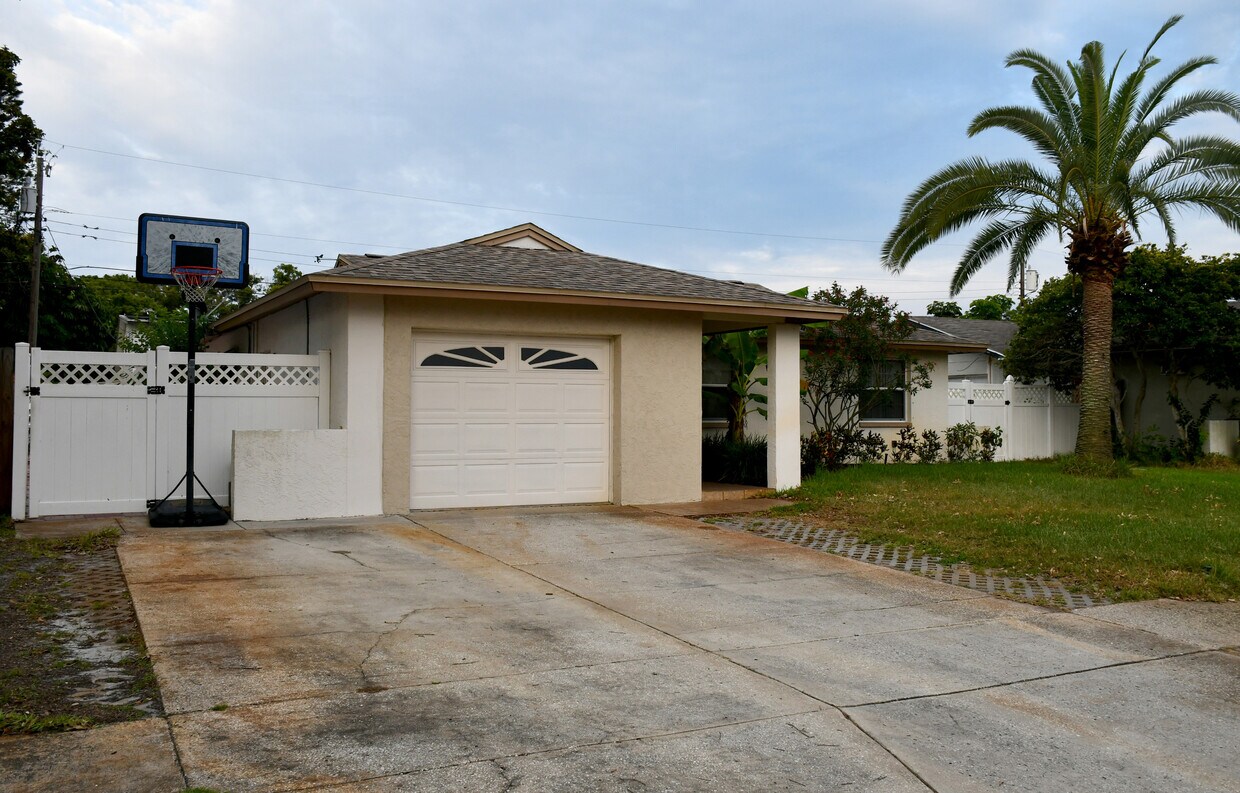 8261 129th St N, Seminole, FL 33776 House Rental in Seminole, FL