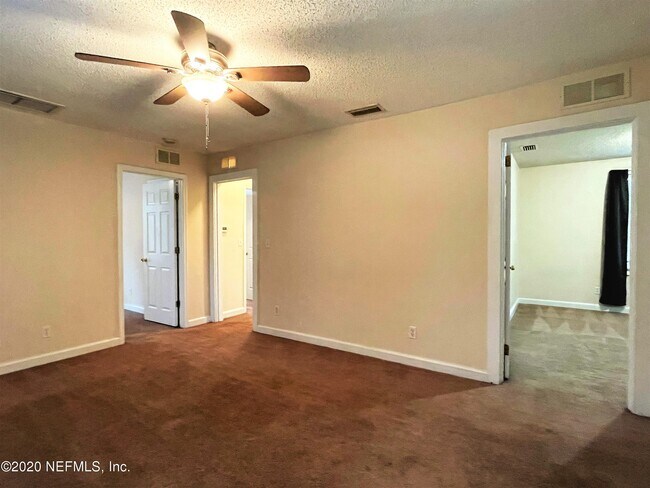 Building Photo - 2413 Schumacher Ave