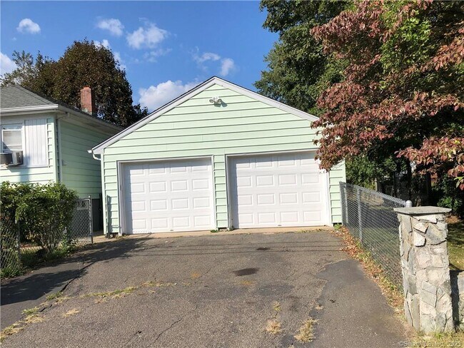 Building Photo - 186 Marigold Ave