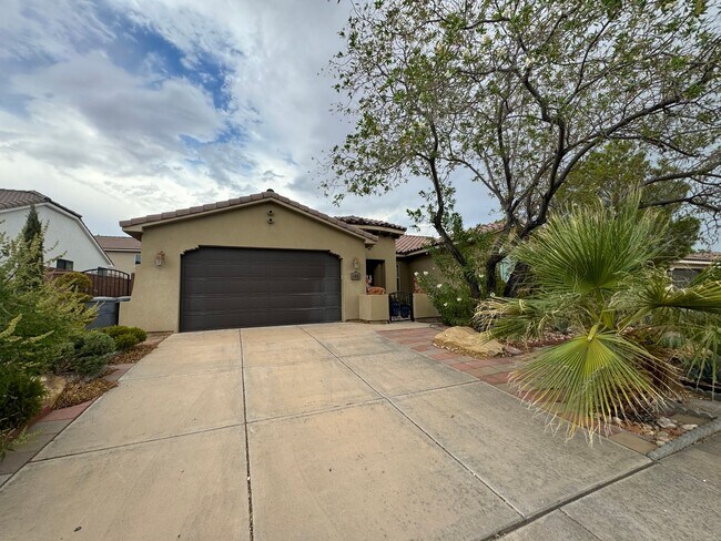 Foto del edificio - Beautiful Home with Unique Garden & New Flooring! Price Reduced!!