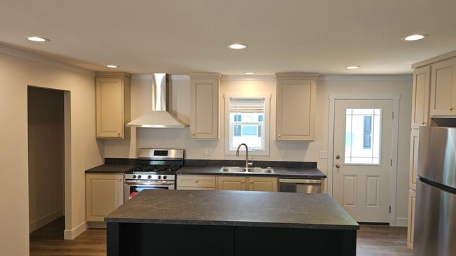 Foto del edificio - 3617 N Grand Ave E