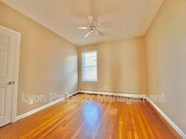 Foto del edificio - 18 Burgess Ave