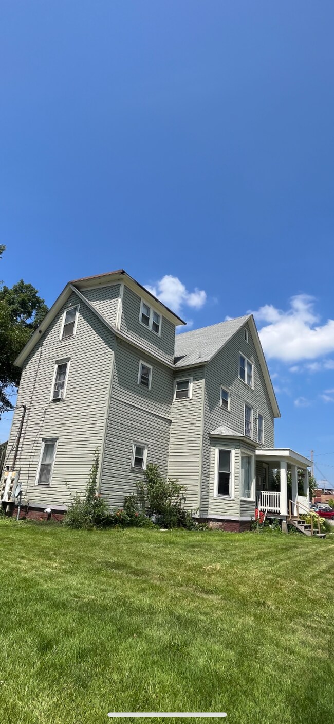 Building Photo - 108 Monroe St