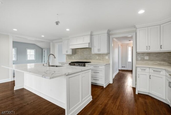 Building Photo - 4 bedroom in Summit NJ 07901