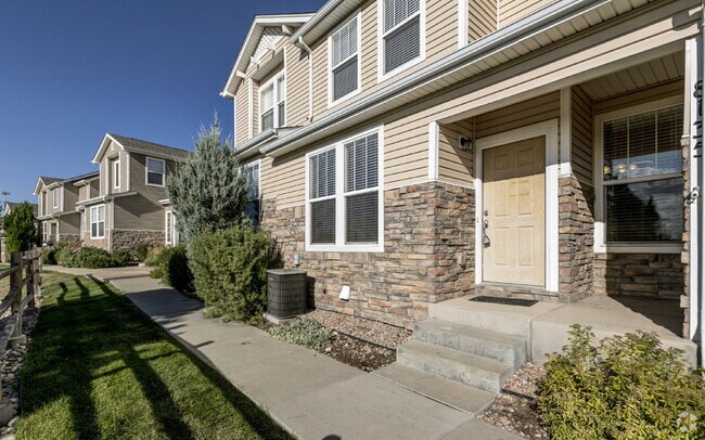 Building Photo - Comfortable 3-Bedroom Townhome in Cross Cr...