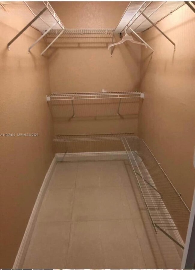 Building Photo - 411 W 31st Pl