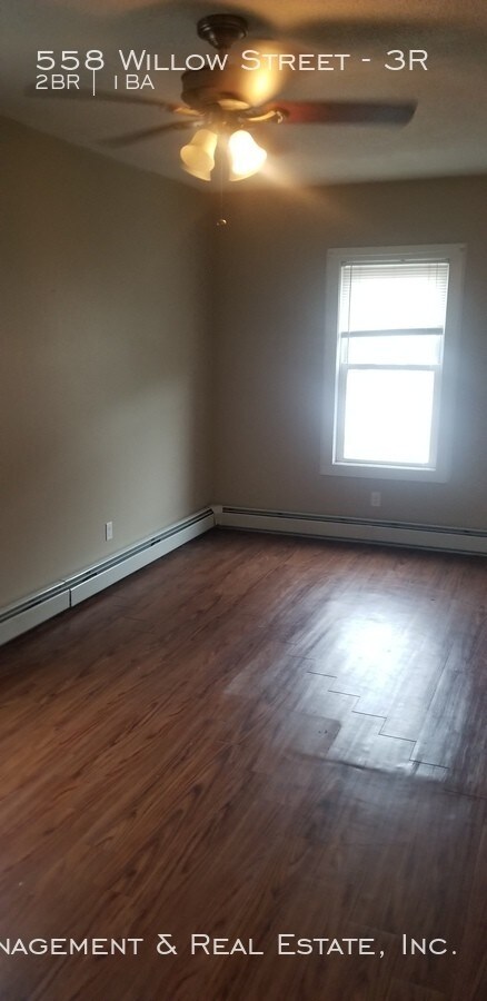 Building Photo - 558 Willow Street - 3R