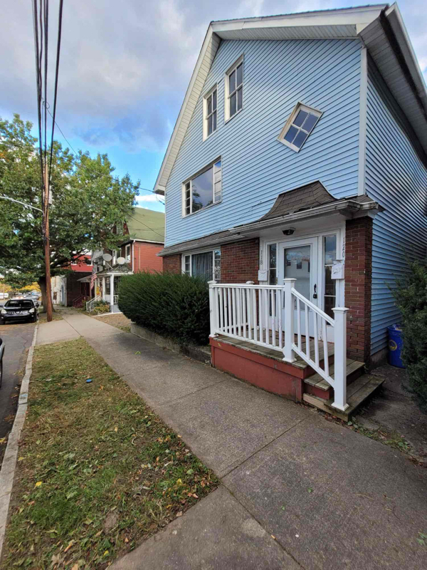 Foto principal - 118-120 S Sherman St