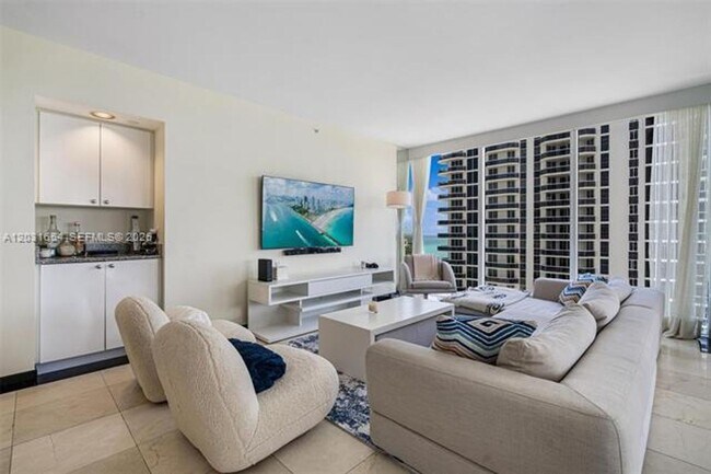 Foto del edificio - 4779 Collins Ave