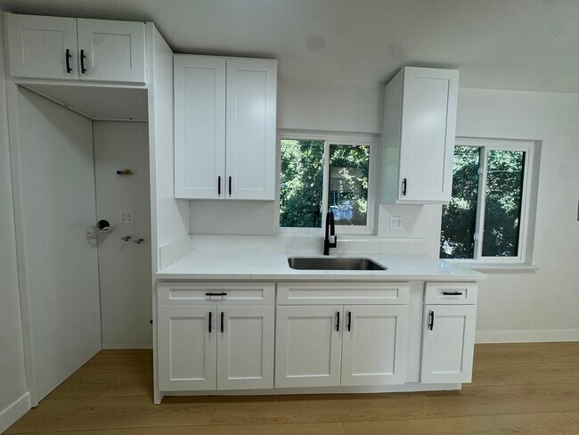 Building Photo - 3003 W Florence Ave