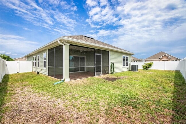 Foto del edificio - Beautiful 3/2 with Fully Fenced Backyard a...