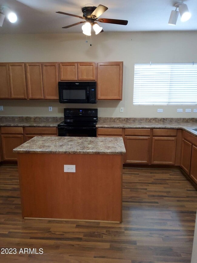 Building Photo - 6434 W Hackamore Dr