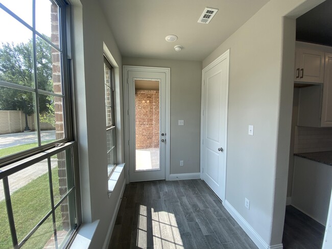 Building Photo - 801 Ponds Edge Ln