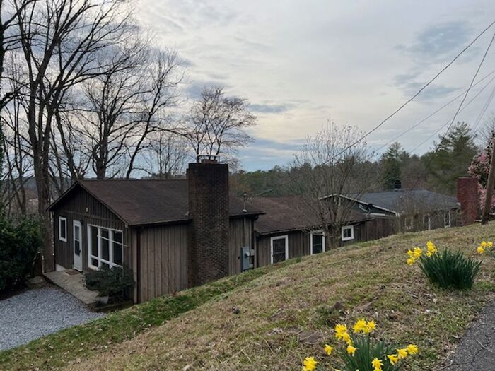 Primary Photo - Morganton Rental Close to Lake James!