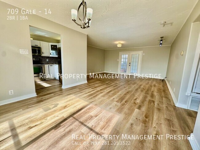 Building Photo - Charming 2 Bed 1 Bathroom Condo in the hea...