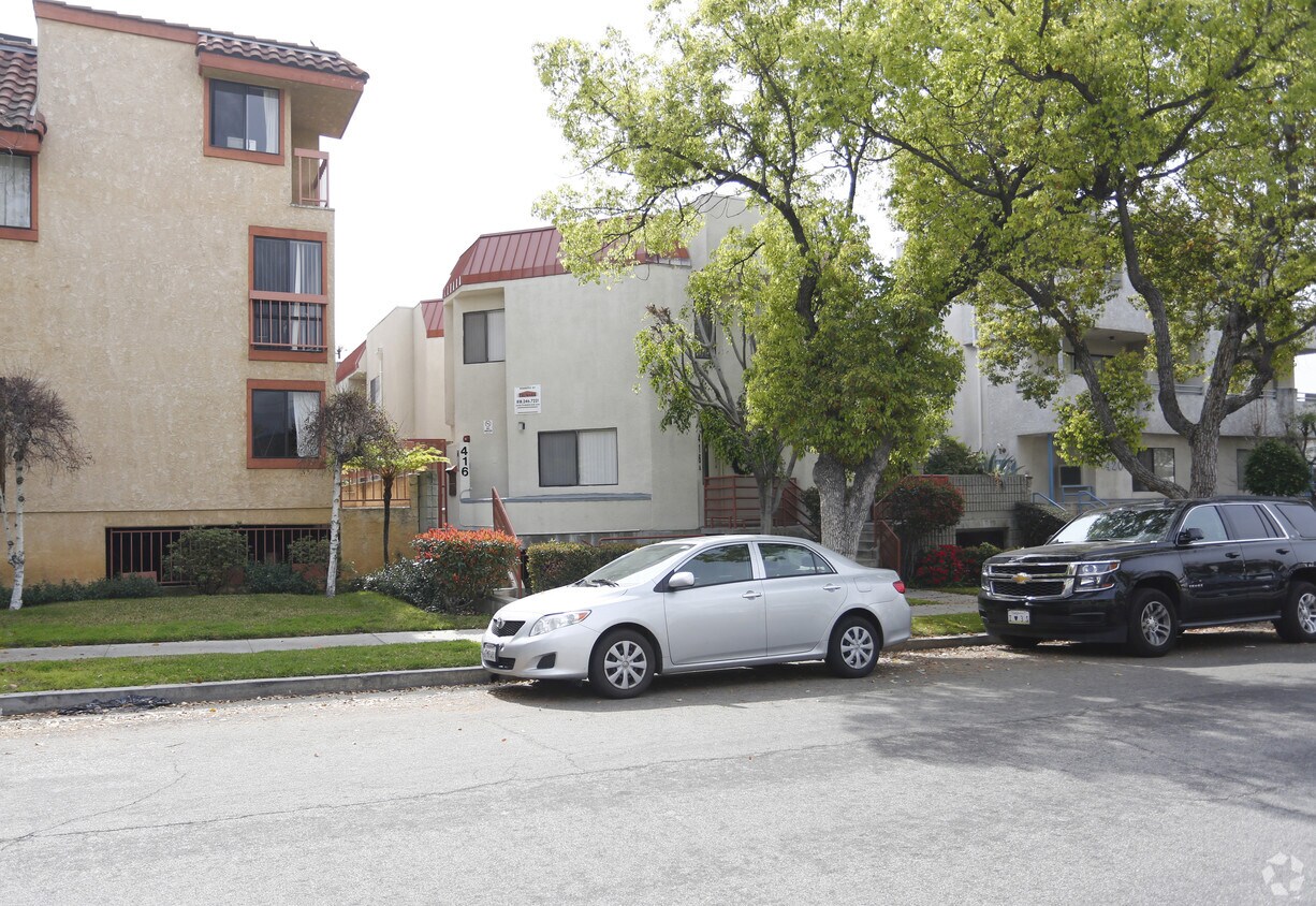 Primary Photo - 416-418 Milford St