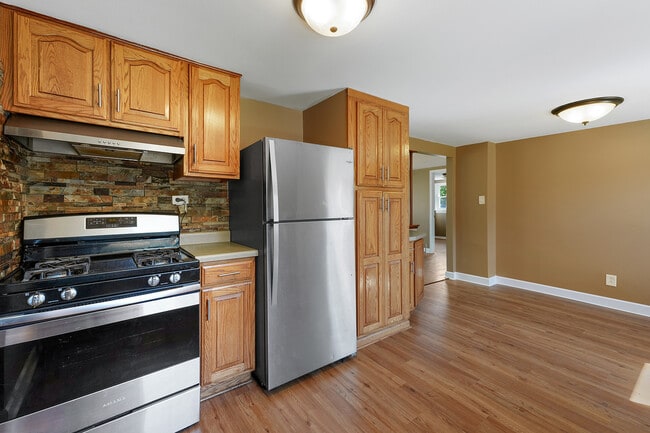 Building Photo - 741 W Kent Ave