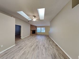 Foto principal - 11252 Stoney Point Ln W