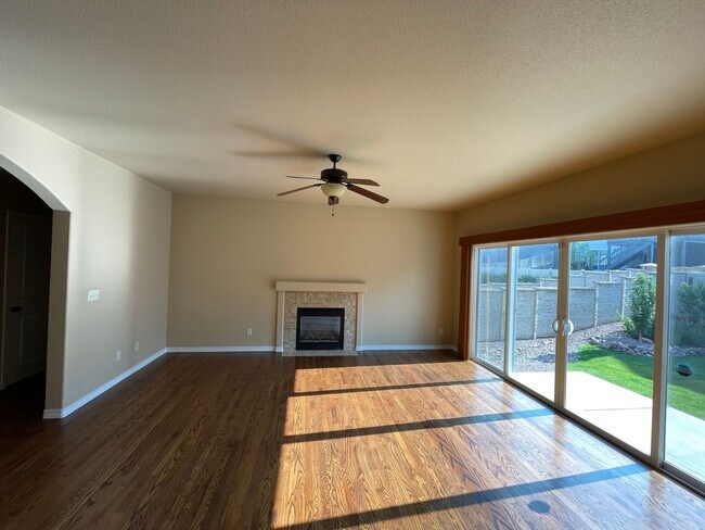 Building Photo - Beautiful 4 Bed 3 Bath Home Located in Nor...