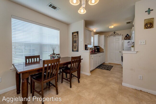 Foto del edificio - 4 br, 3 bath House - 912 Monte Carlo