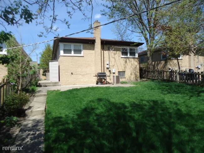Building Photo - 3 br, 1.5 bath House - N. Niles Center Rd