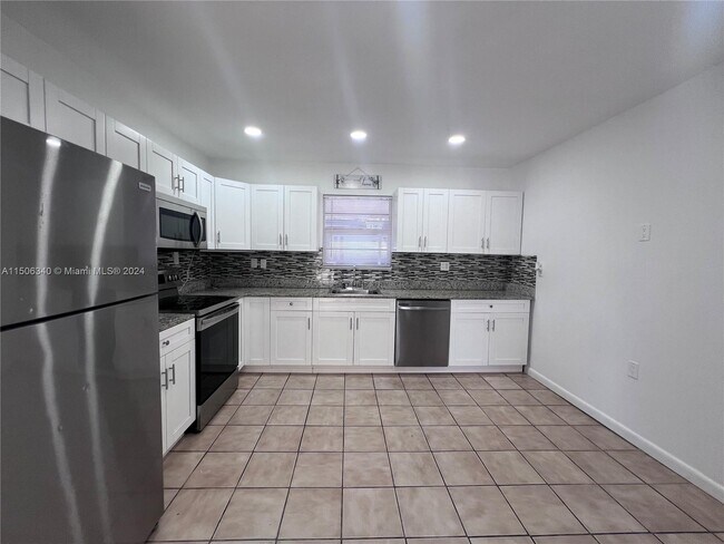 Foto del edificio - 7431 NW 2nd St