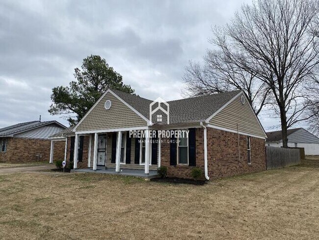 Building Photo - 3435 Shadow Oaks - Available Now!