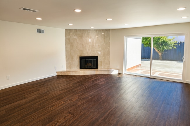 Foto del edificio - 12948 Lull St