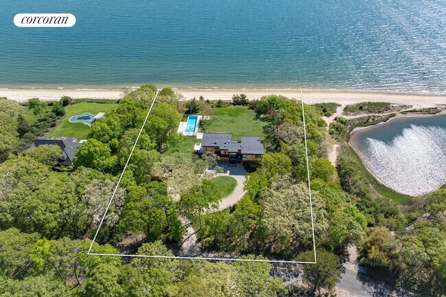 Foto del edificio - 22 Peconic Ave