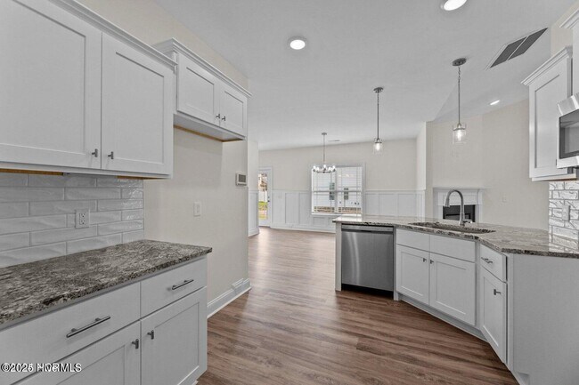 Building Photo - 4504 Laurel Rdg Dr